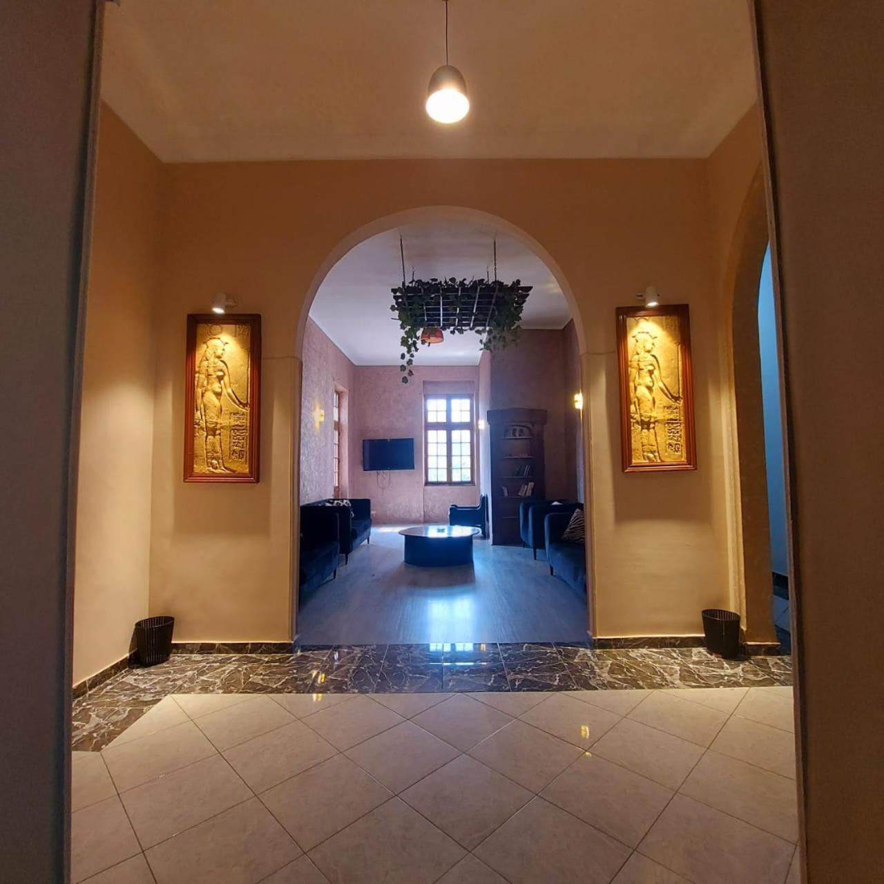 Gresham Hotel *